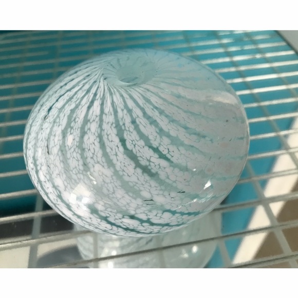 🎁 Vintage 1995 Signed Handblown Art Glass Bud Vase – White Milky Way Veining - Picture 6 of 9